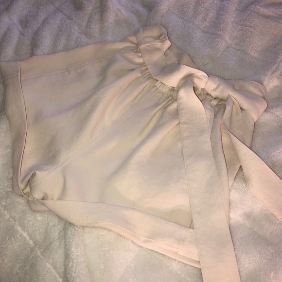 Wilfred - Paper-bag Short - Picture 3 of 4